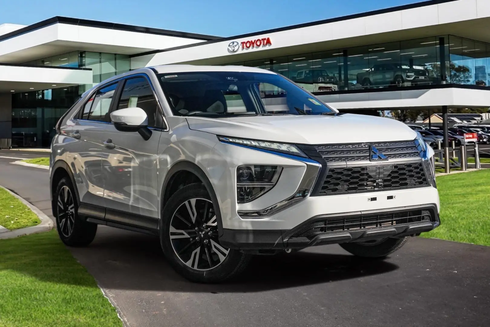 2022 Mitsubishi Eclipse Cross Gallery Image 1