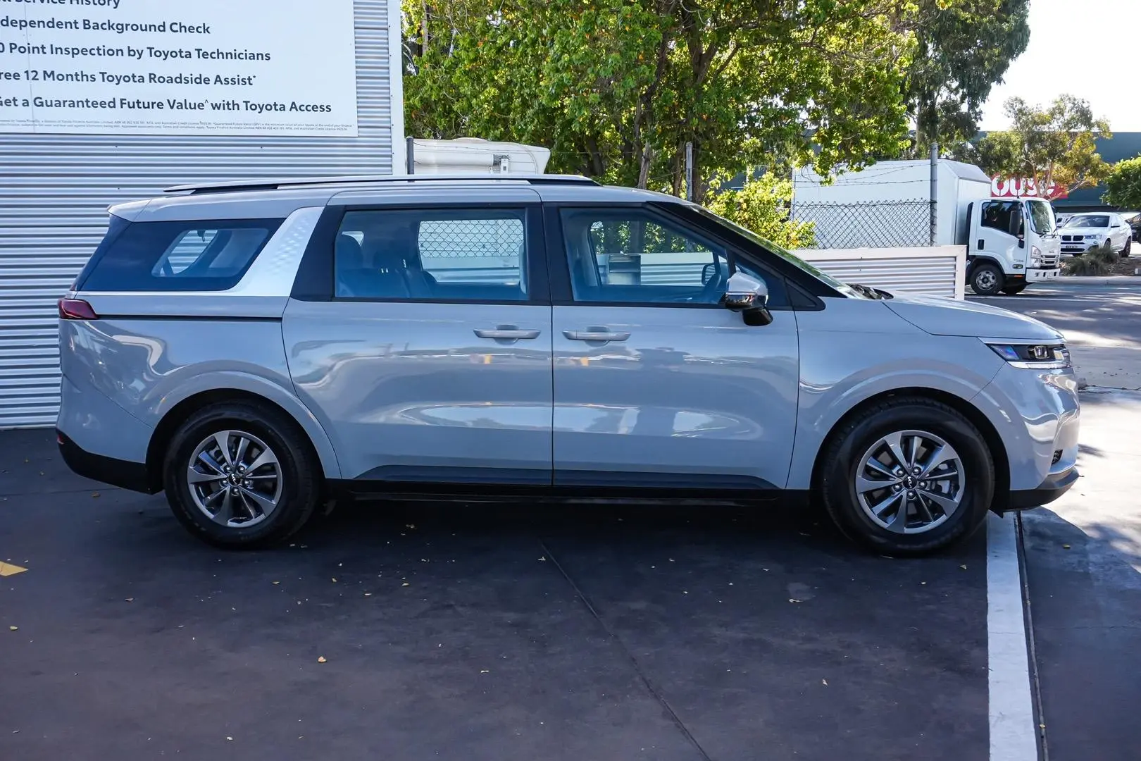 2022 Kia Carnival Gallery Image 4