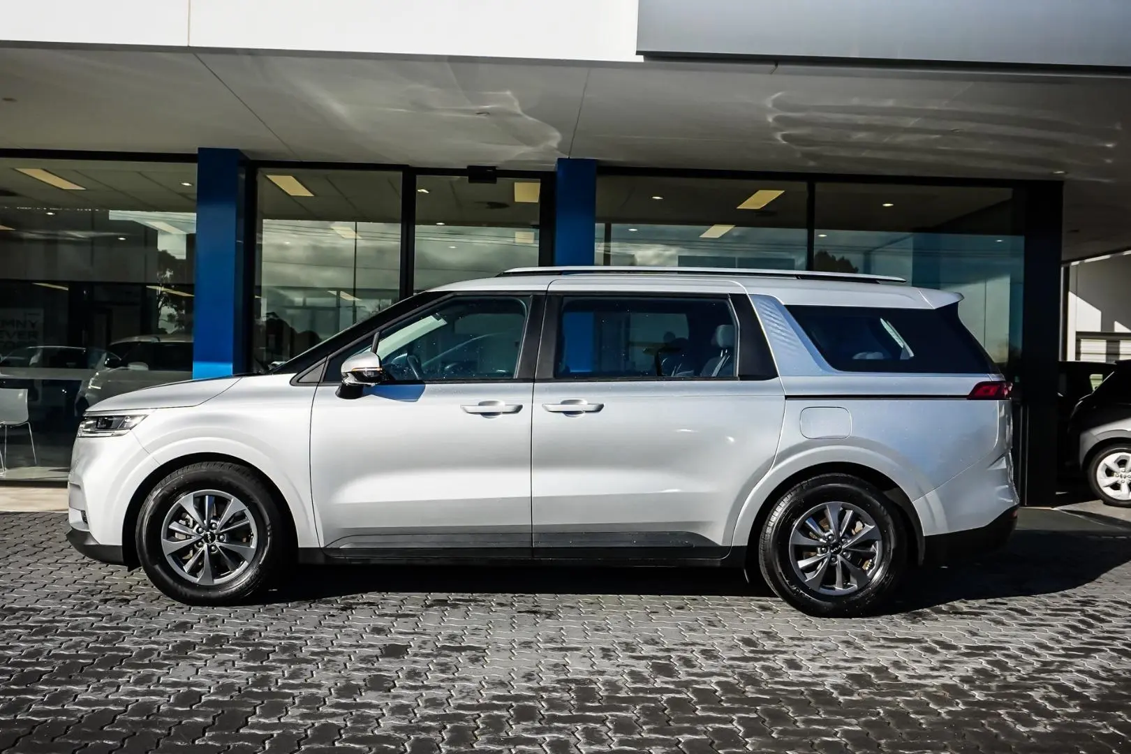 2022 Kia Carnival Gallery Image 4