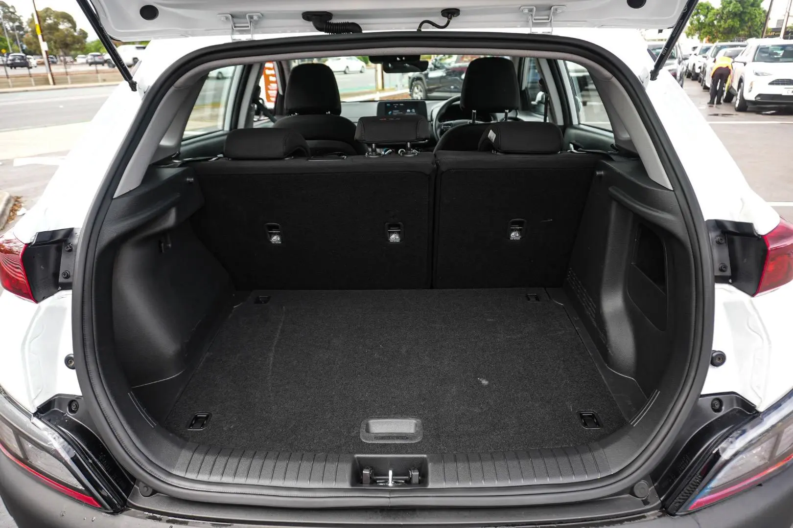 2023 Hyundai Kona Gallery Image 13