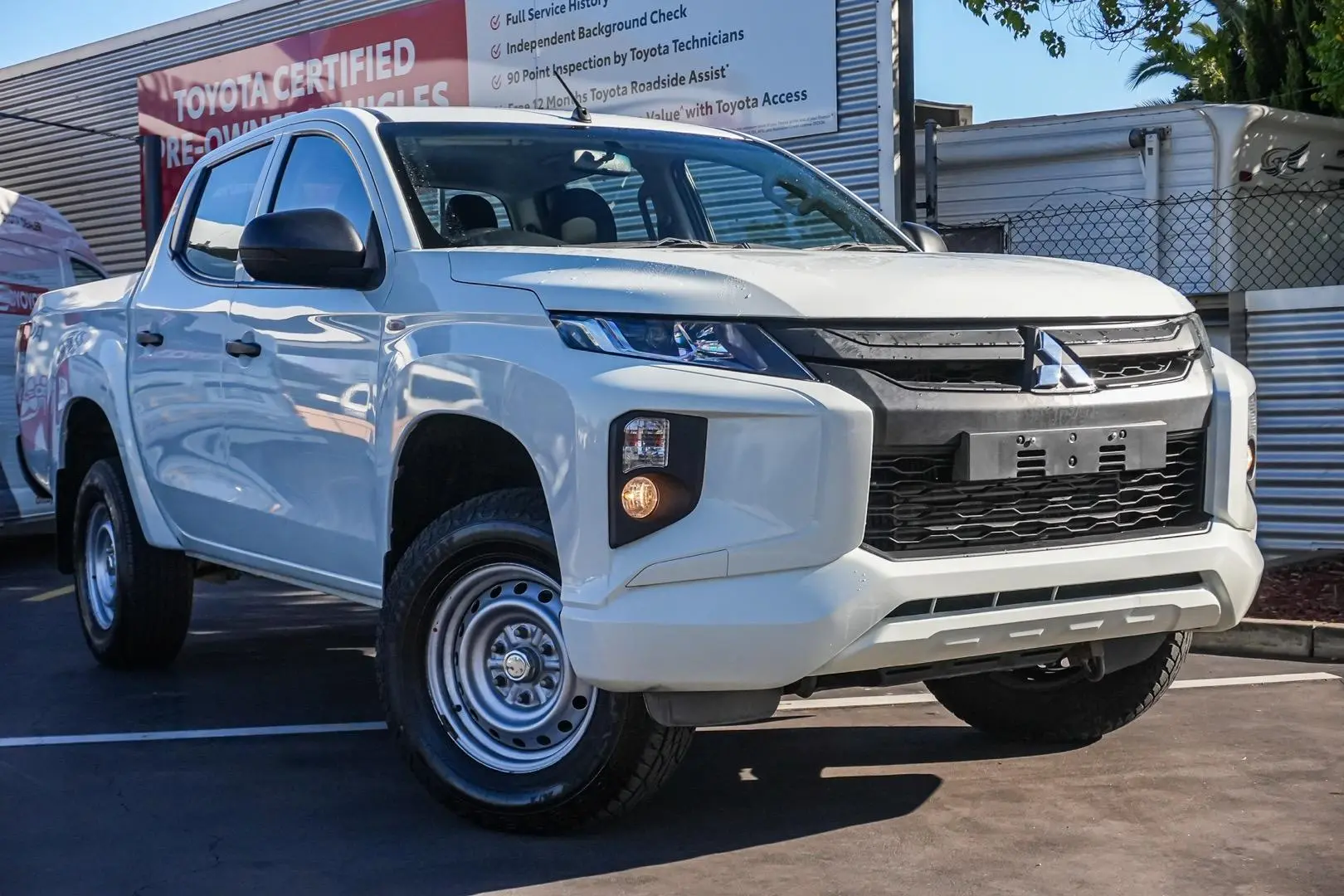 2020 Mitsubishi Triton Gallery Image 2