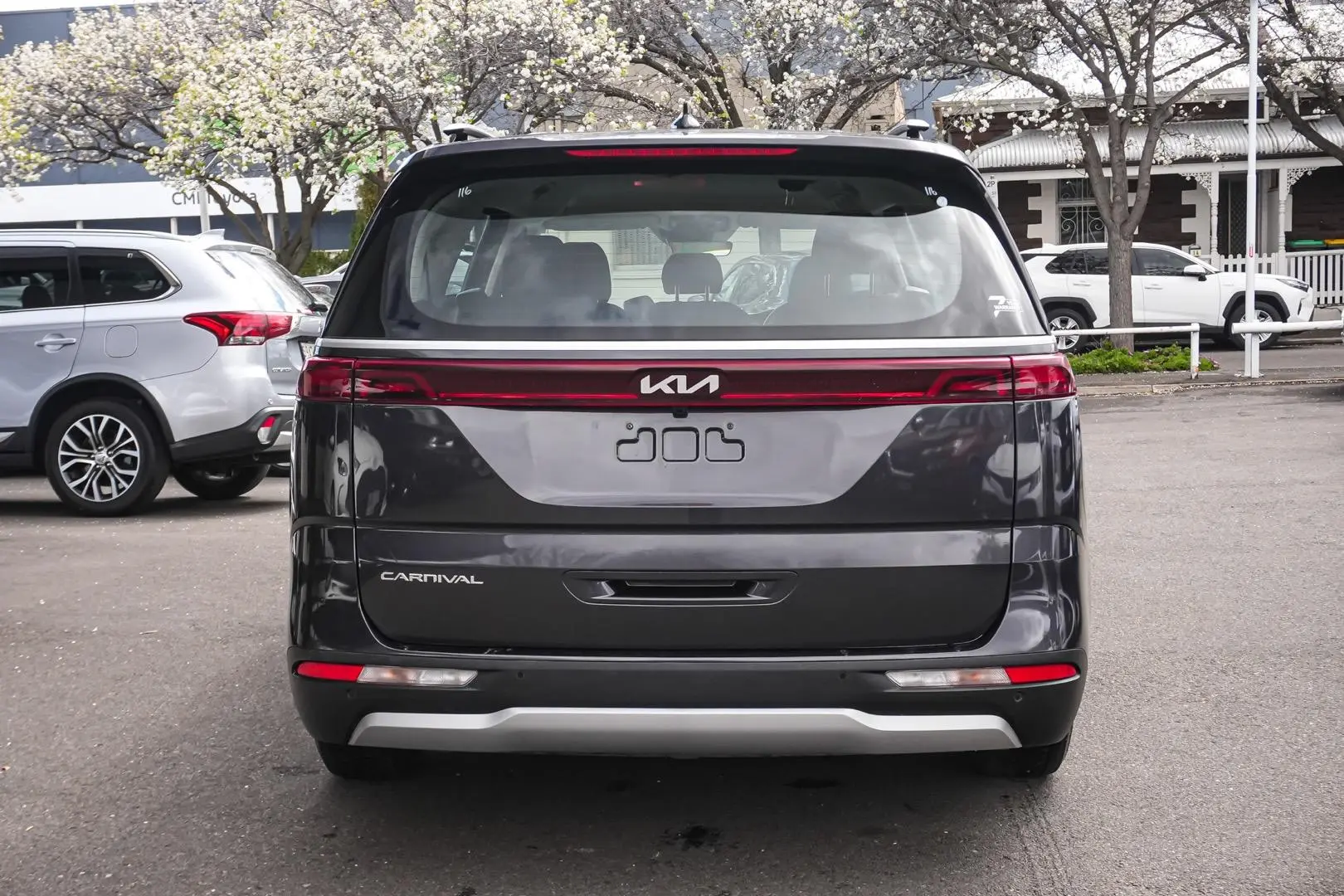 2022 Kia Carnival Gallery Image 6