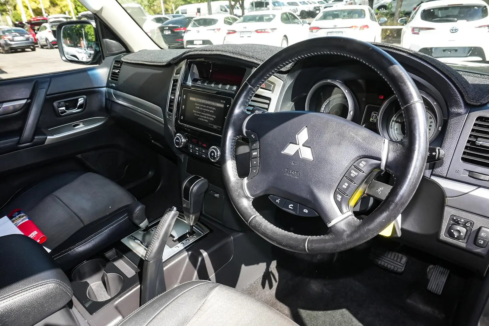 2017 Mitsubishi Pajero Gallery Image 13