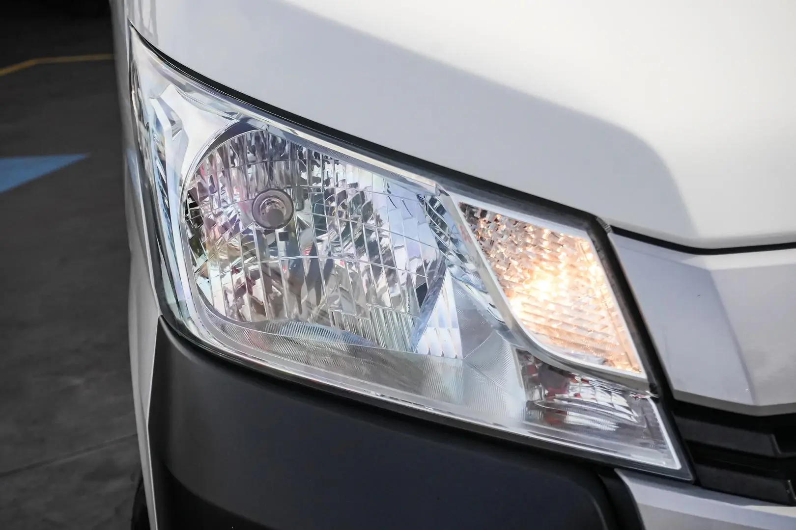 2021 Toyota Hiace Gallery Image 7
