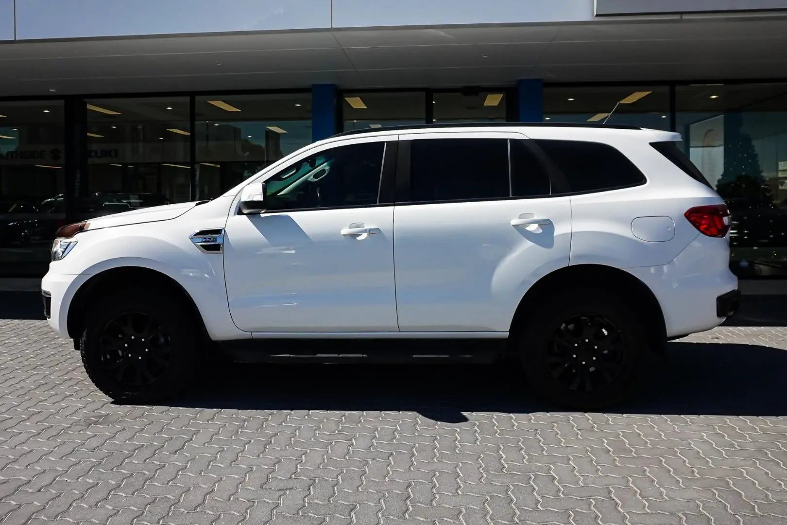 2018 Ford Everest Gallery Image 4