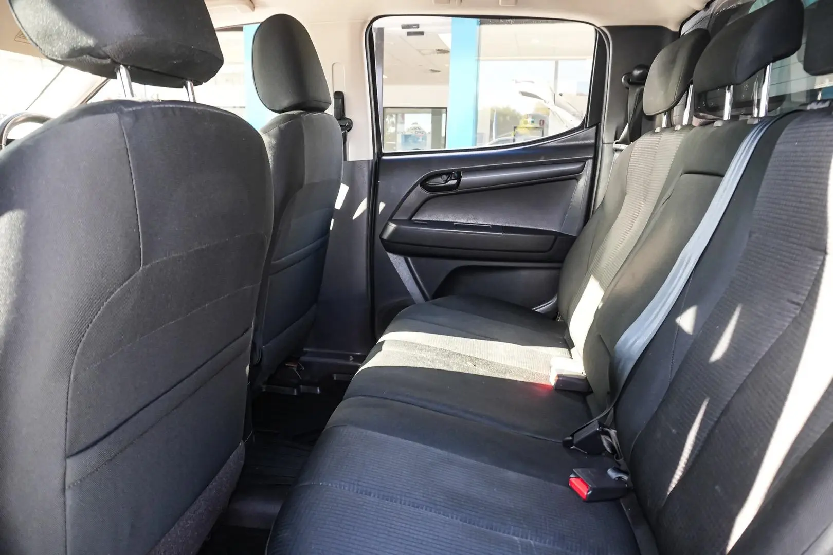 2018 Isuzu D-MAX Gallery Image 8
