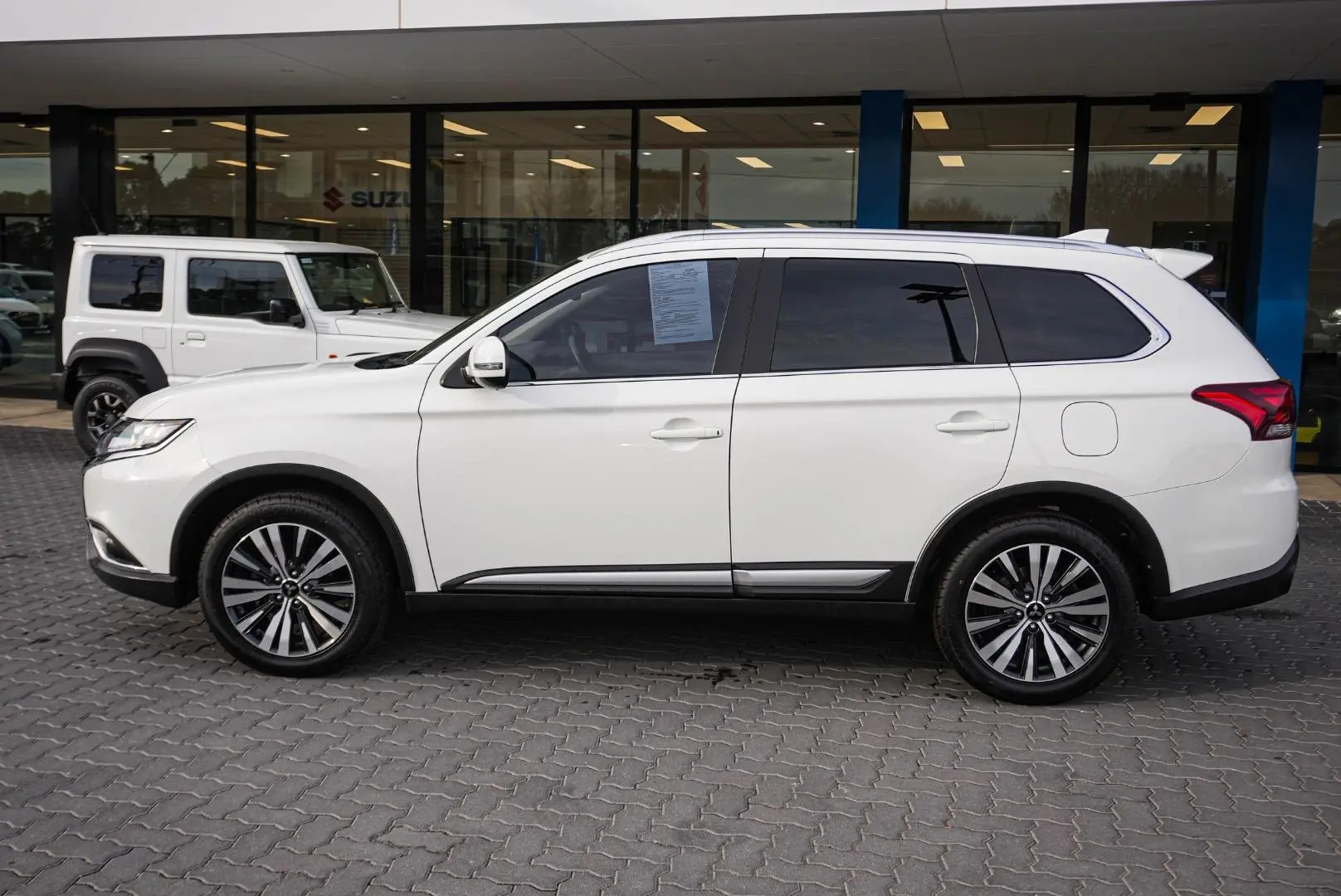 2020 Mitsubishi Outlander Gallery Image 4