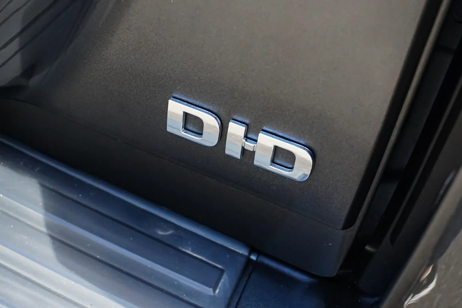 2015 Mitsubishi Pajero Gallery Image 14