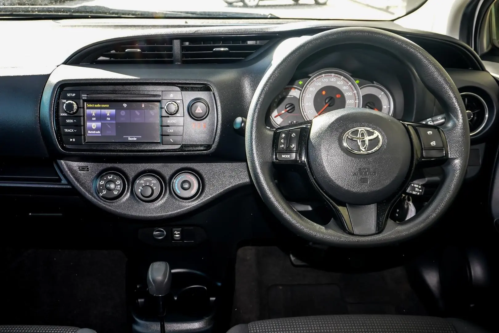 2019 Toyota Yaris Gallery Image 9