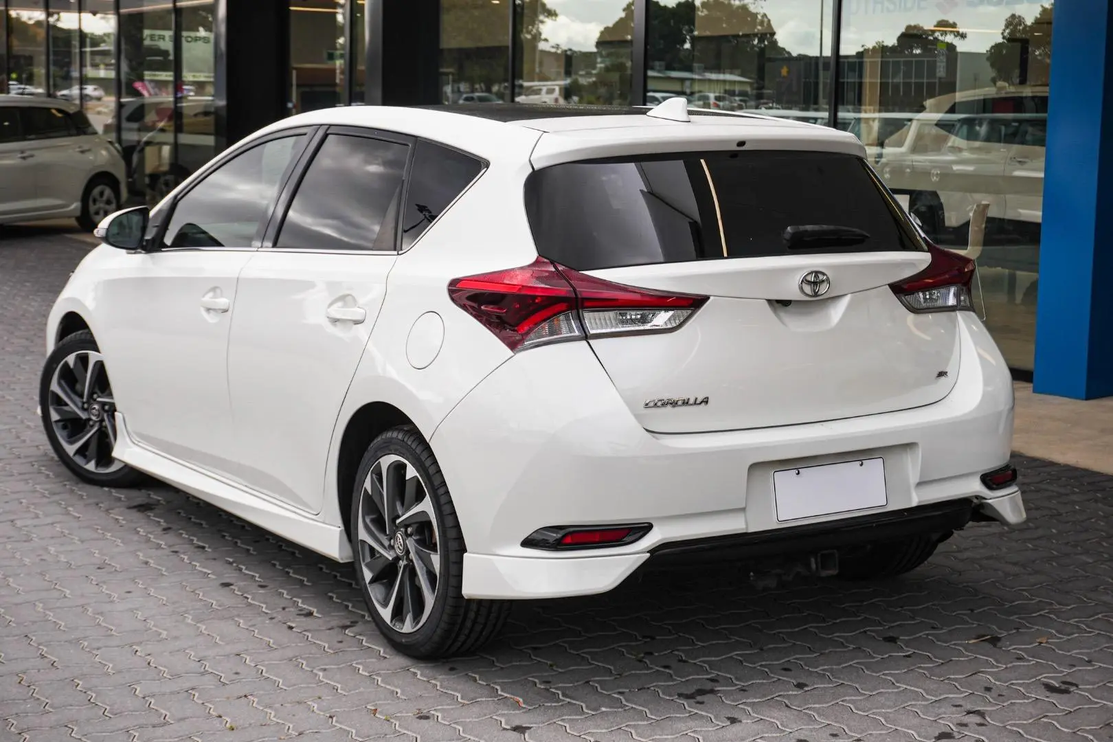 2017 Toyota Corolla Gallery Image 3