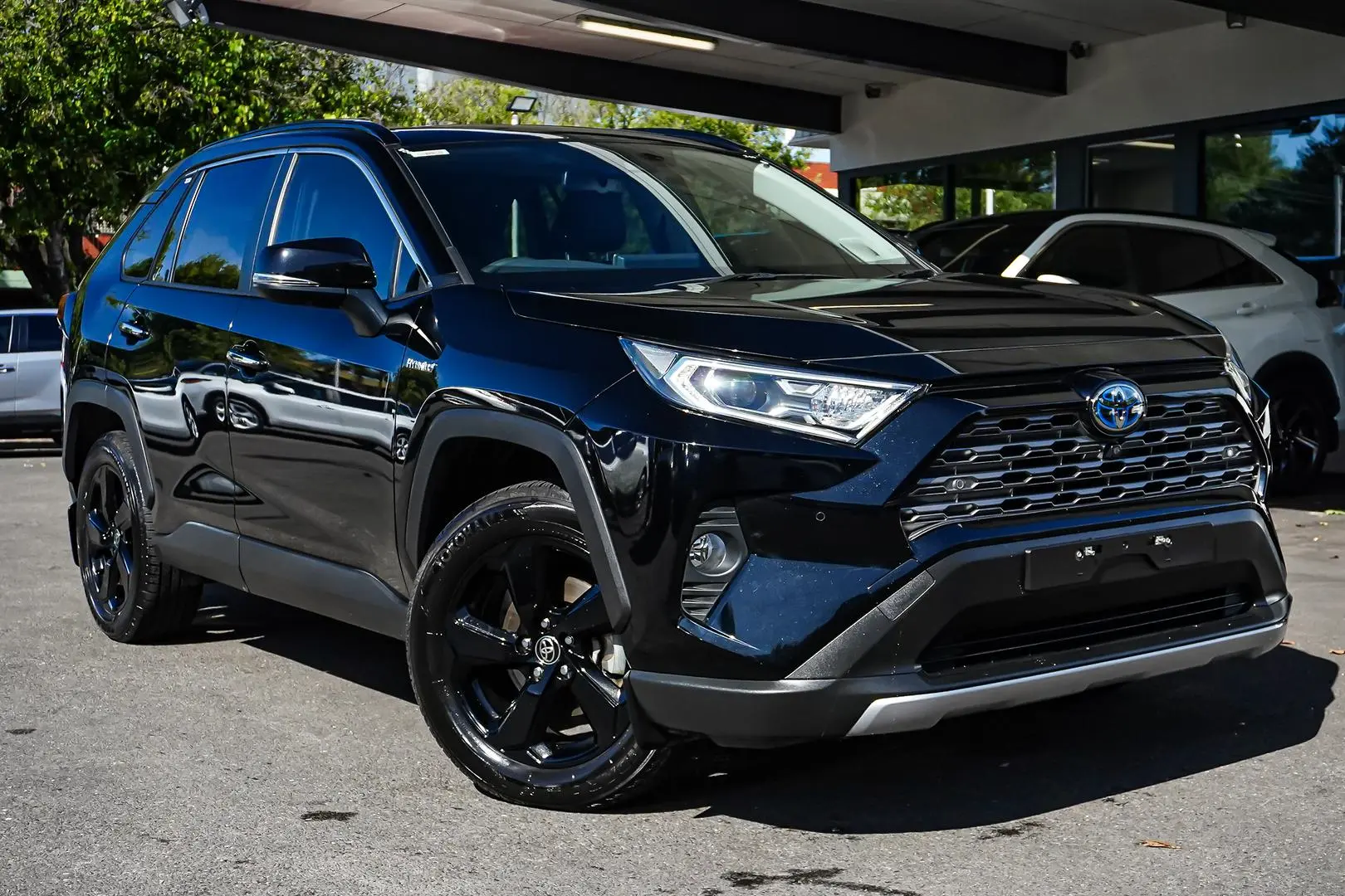 2020 Toyota RAV4 Gallery Image 2