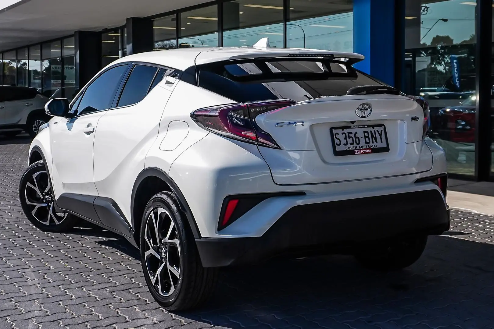 2017 Toyota C-HR Gallery Image 3