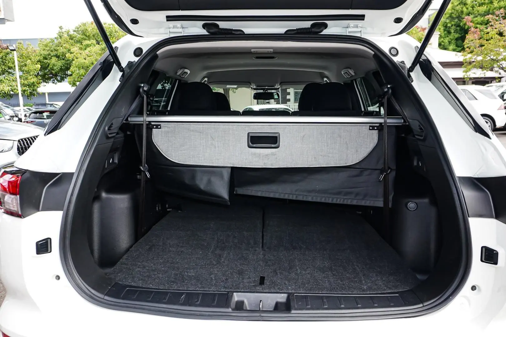 2024 Mitsubishi Outlander Gallery Image 10