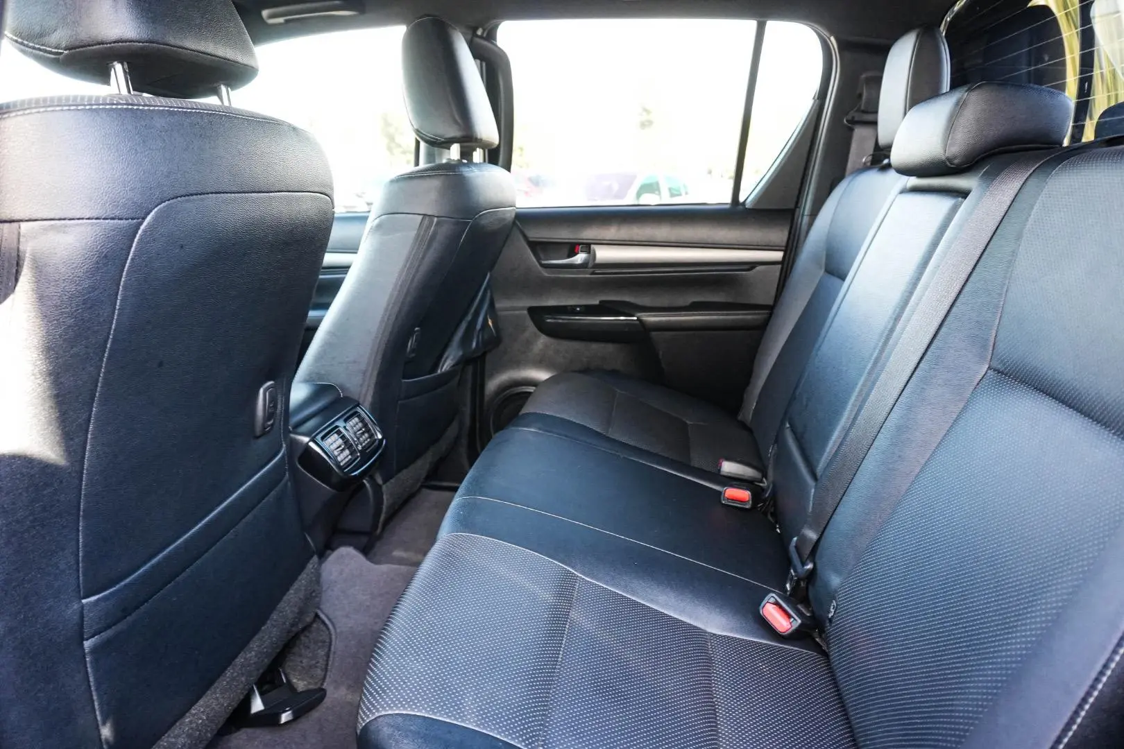 2021 Toyota Hilux Gallery Image 8
