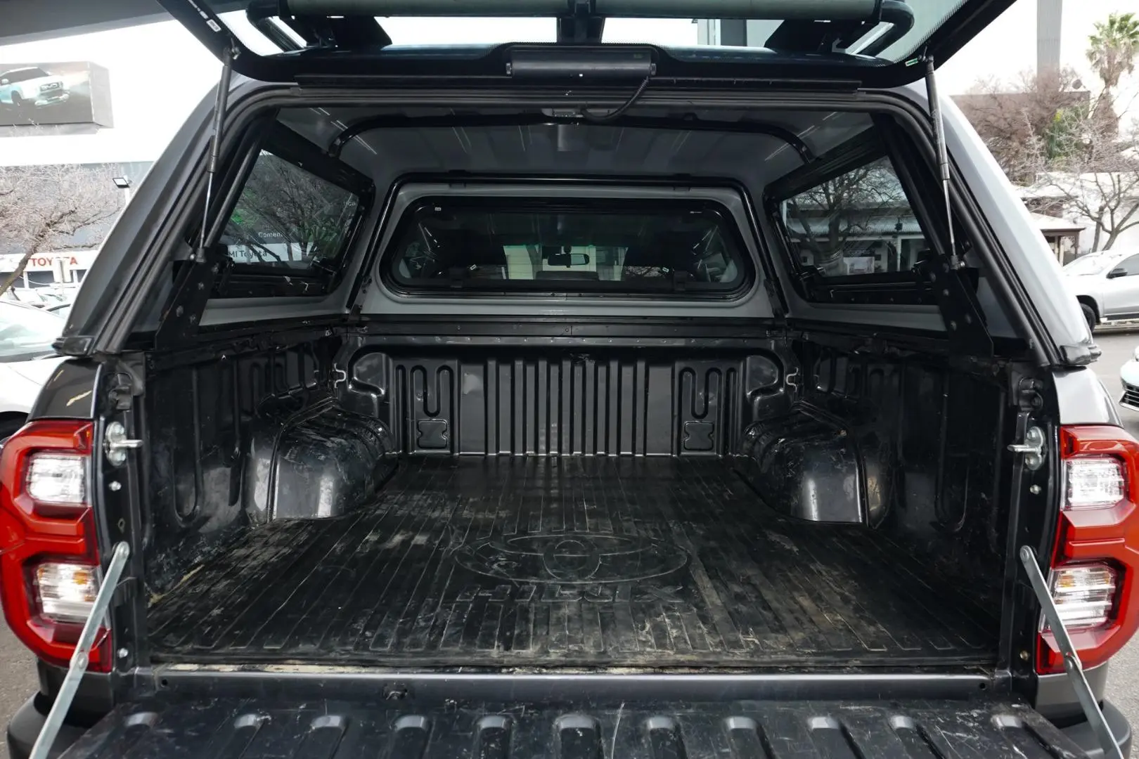 2022 Toyota Hilux Gallery Image 11