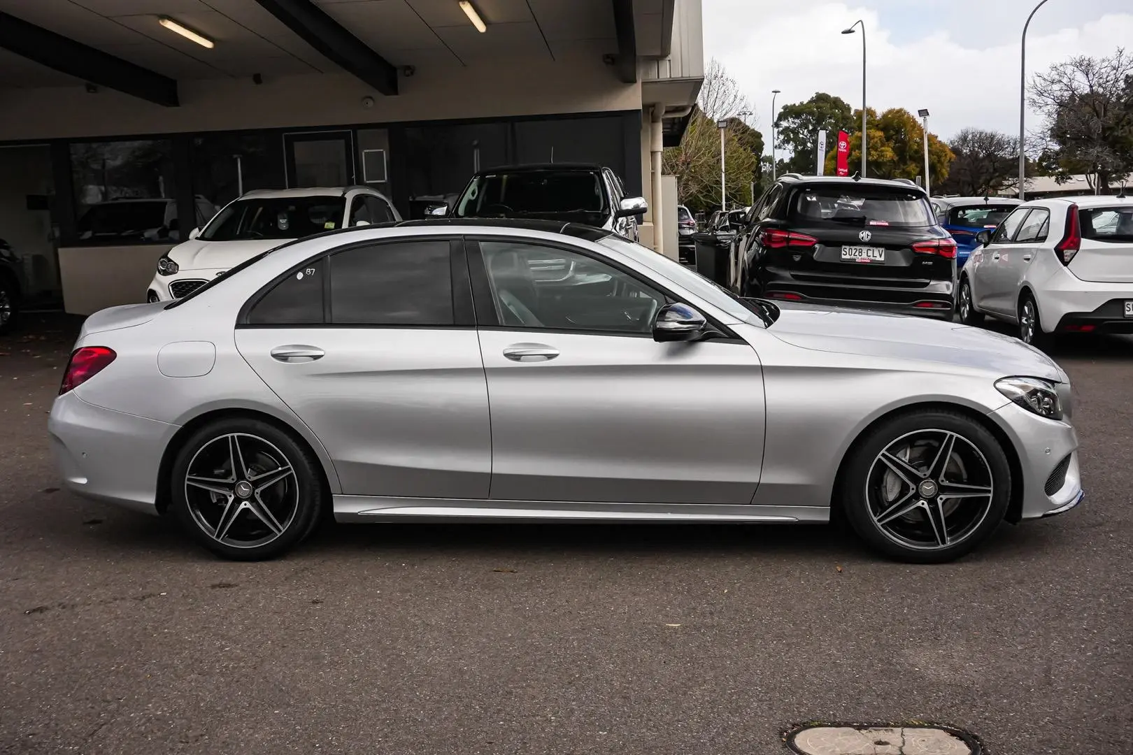 2016 Mercedes-Benz C-Class Gallery Image 3