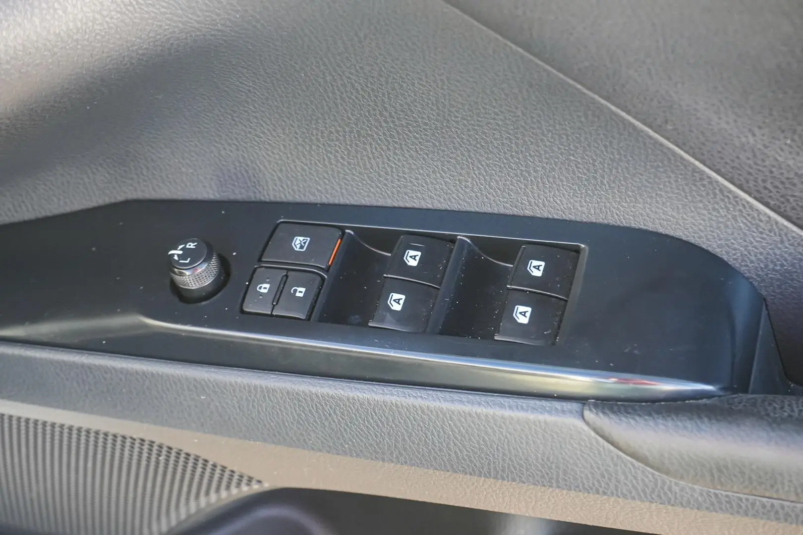 2019 Toyota Camry Gallery Image 19