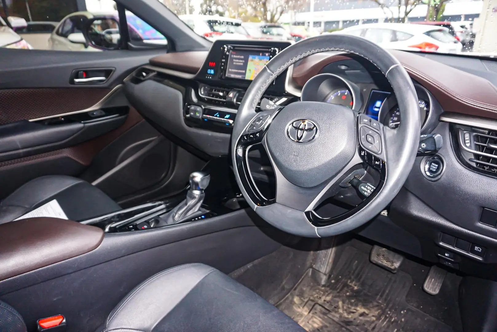 2018 Toyota C-HR Gallery Image 6