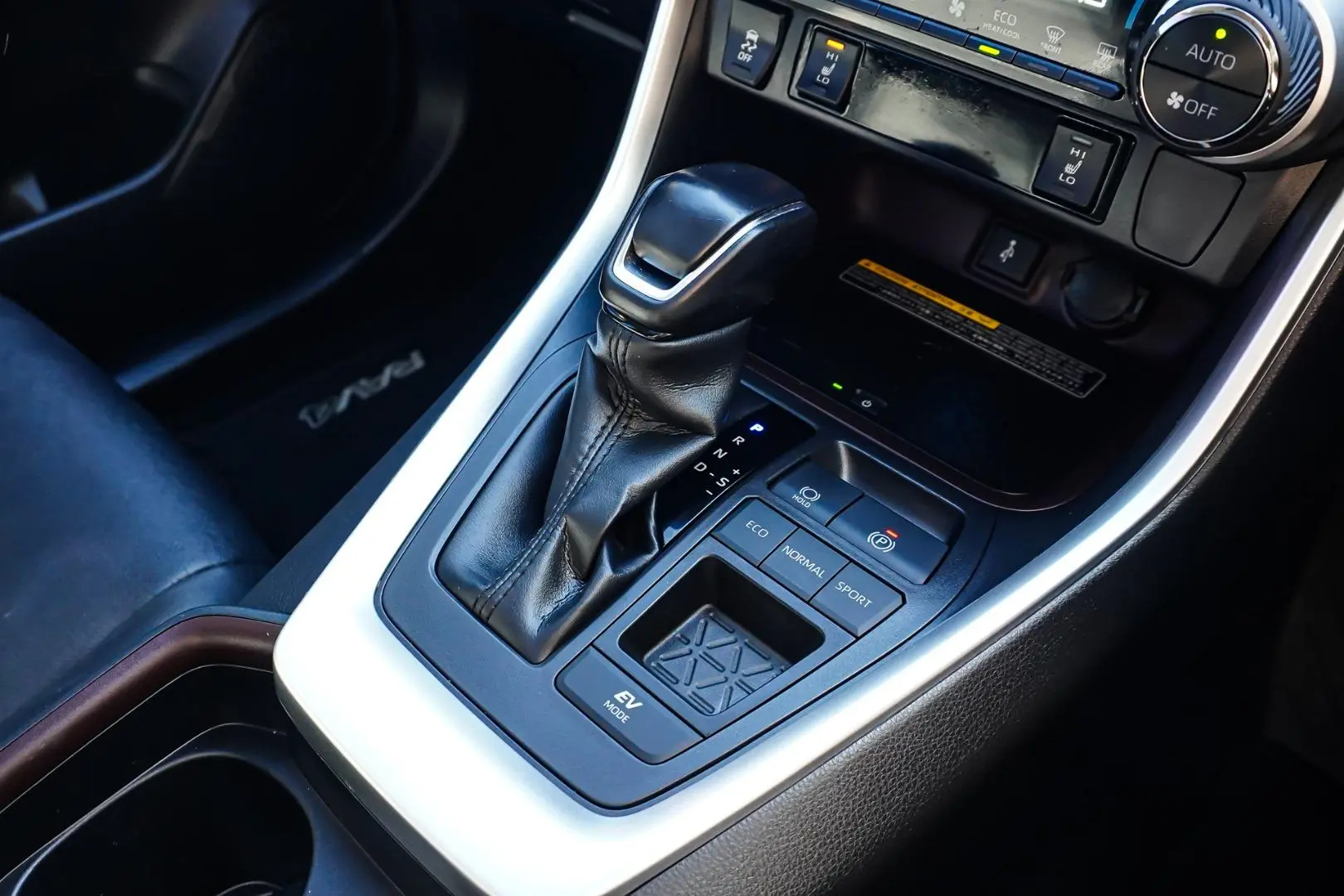 2020 Toyota RAV4 Gallery Image 19