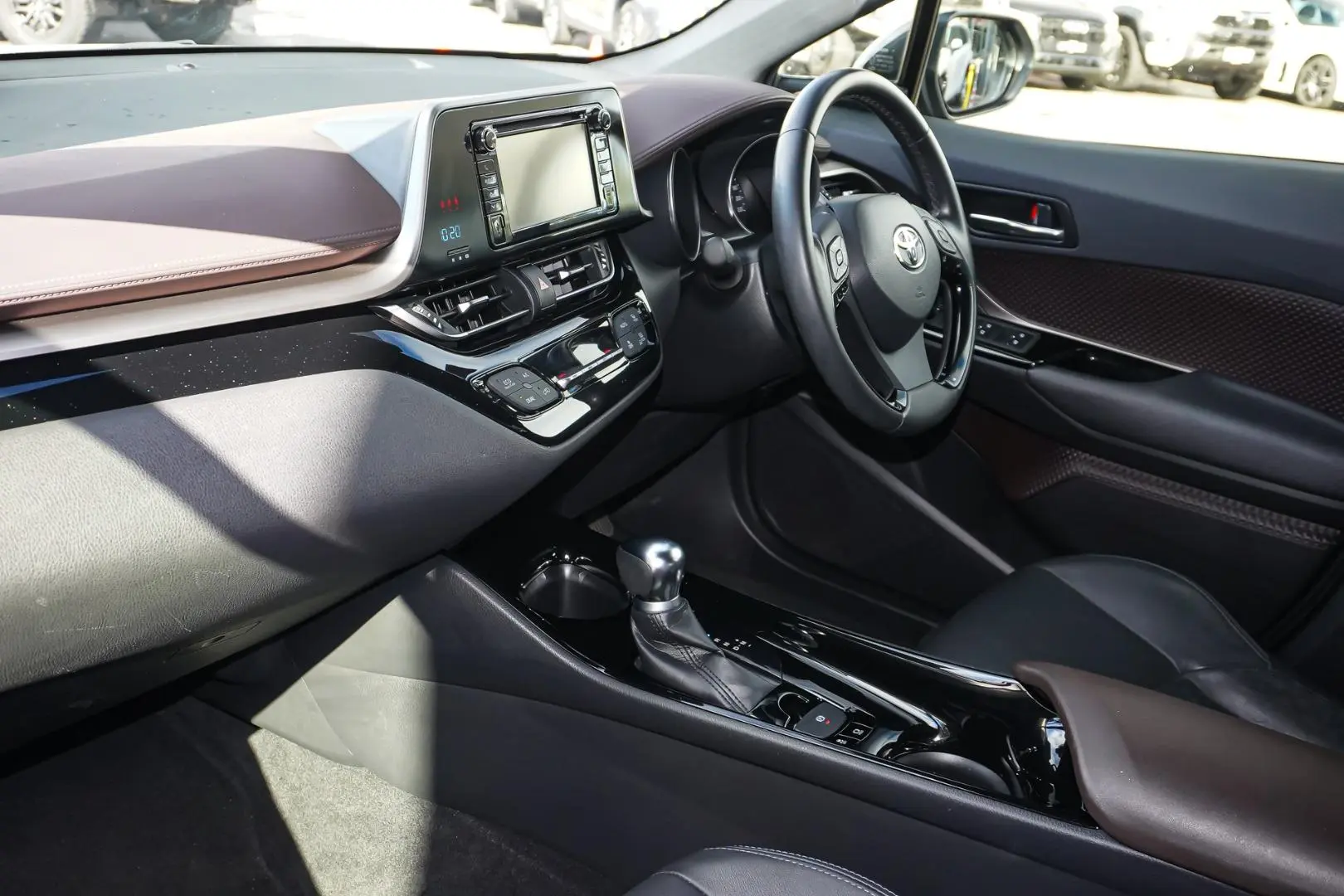2019 Toyota C-HR Gallery Image 11