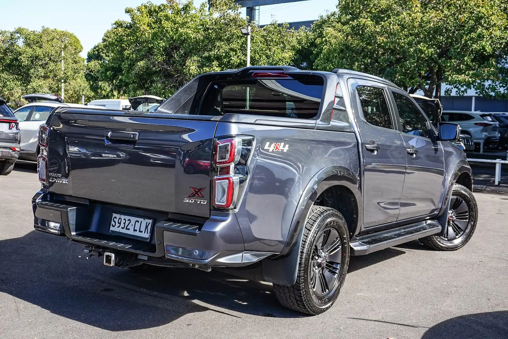 2021 Isuzu D-MAX Gallery Image 3