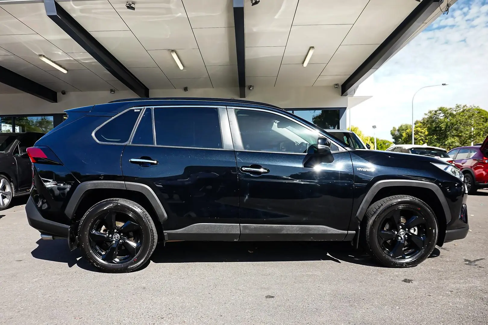 2020 Toyota RAV4 Gallery Image 4