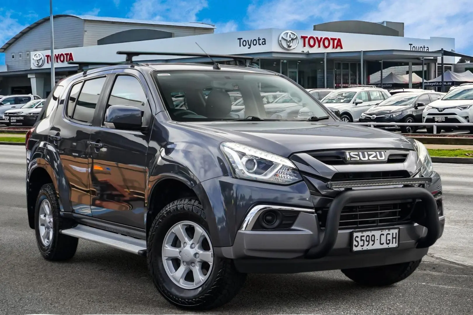 2020 Isuzu MU-X Image