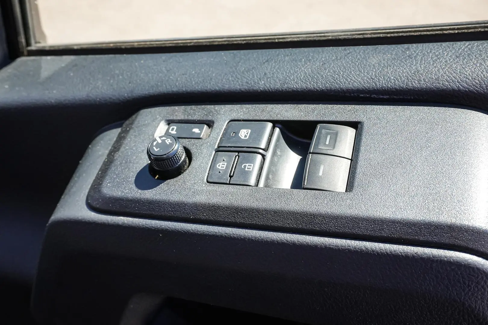 2021 Toyota Hiace Gallery Image 15