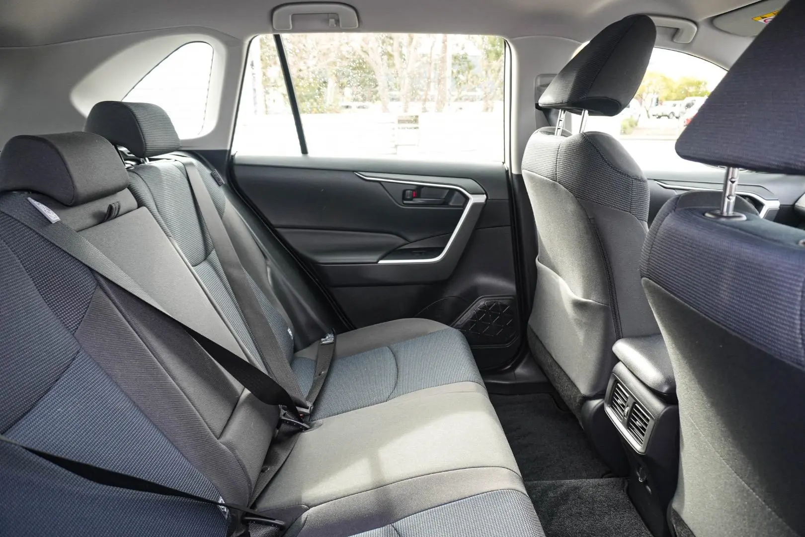 2020 Toyota RAV4 Gallery Image 9