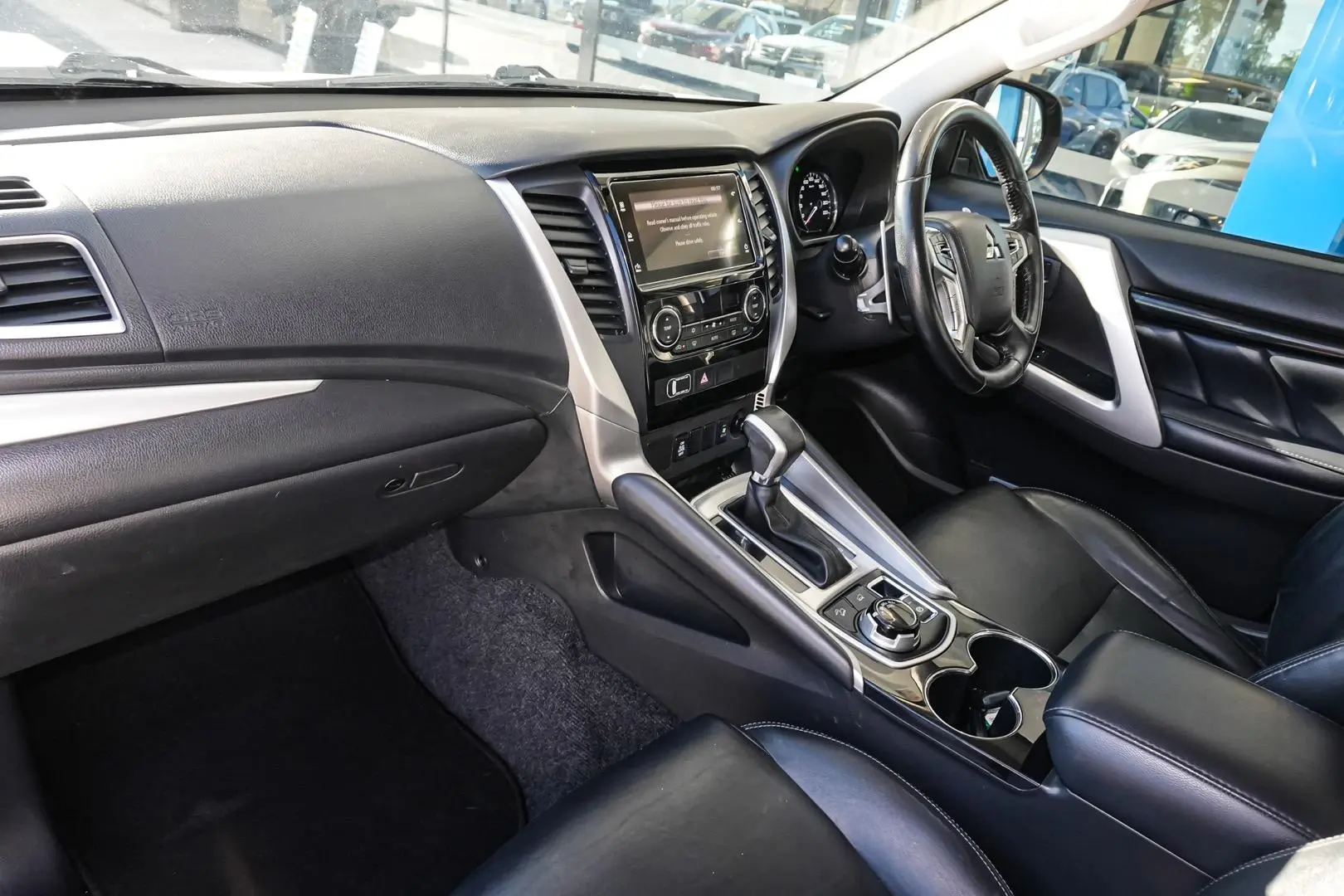 2018 Mitsubishi Pajero Sport Gallery Image 10