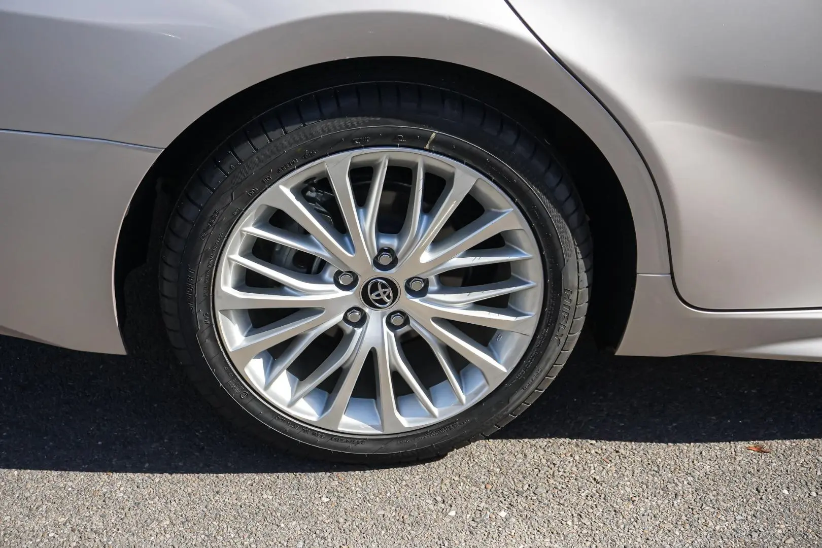 2018 Toyota Camry Gallery Image 17