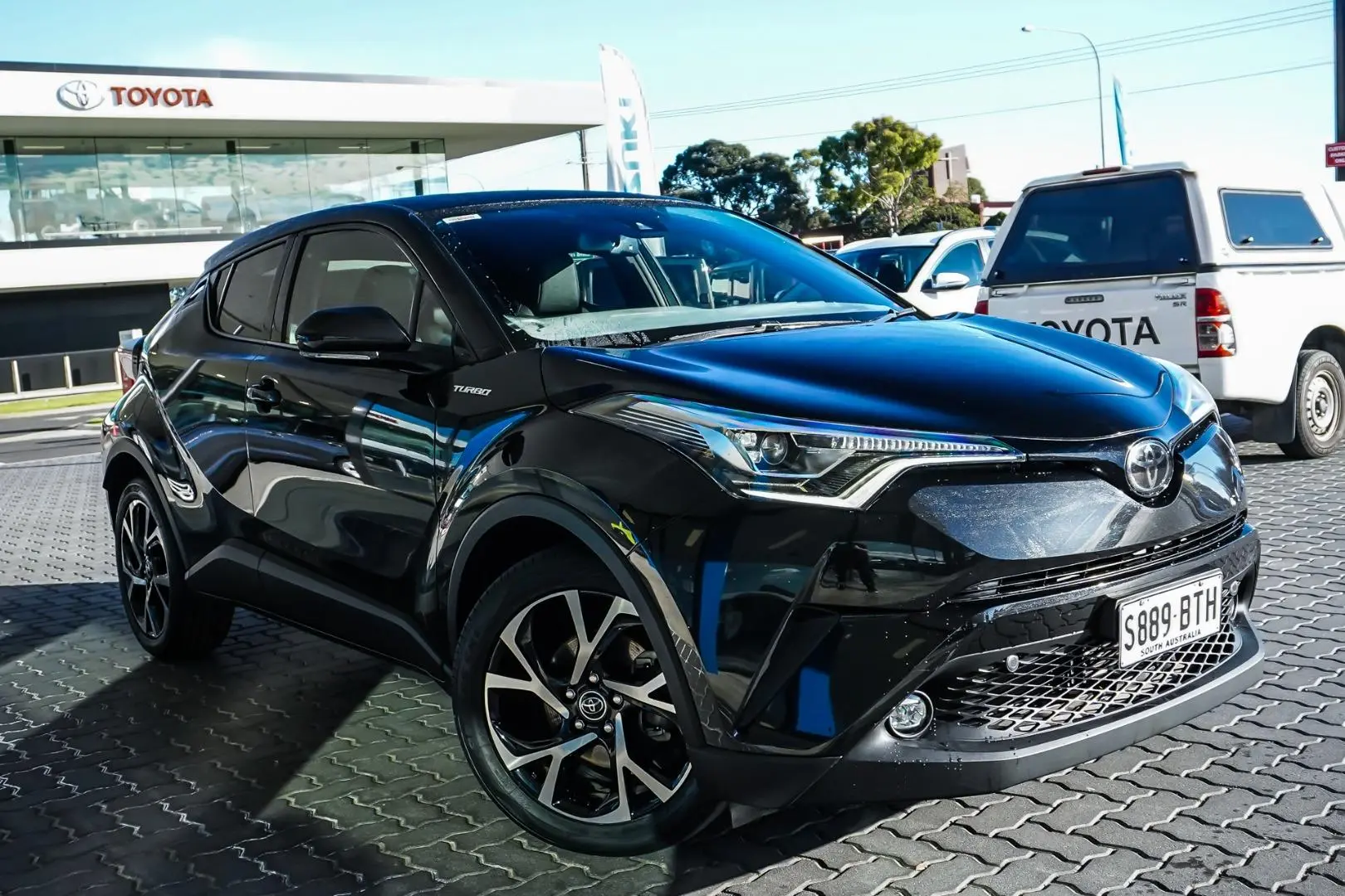 2017 Toyota C-HR Gallery Image 2