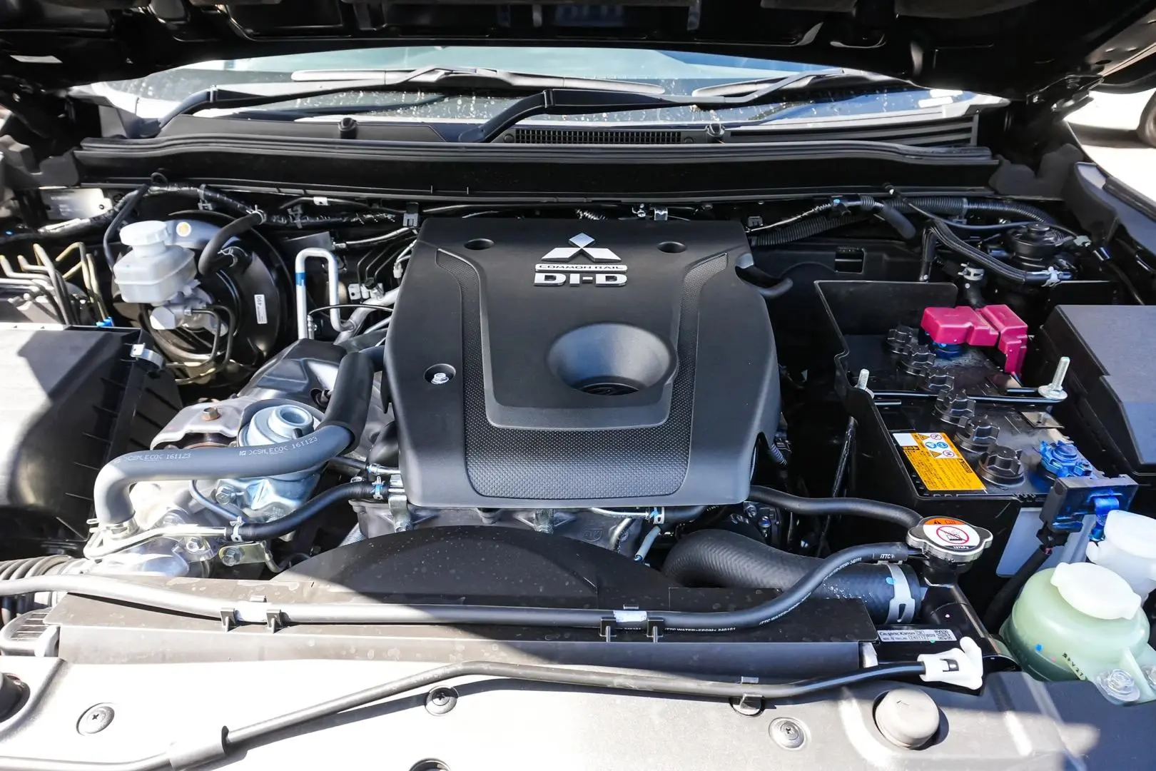 2024 Mitsubishi Pajero Sport Gallery Image 26