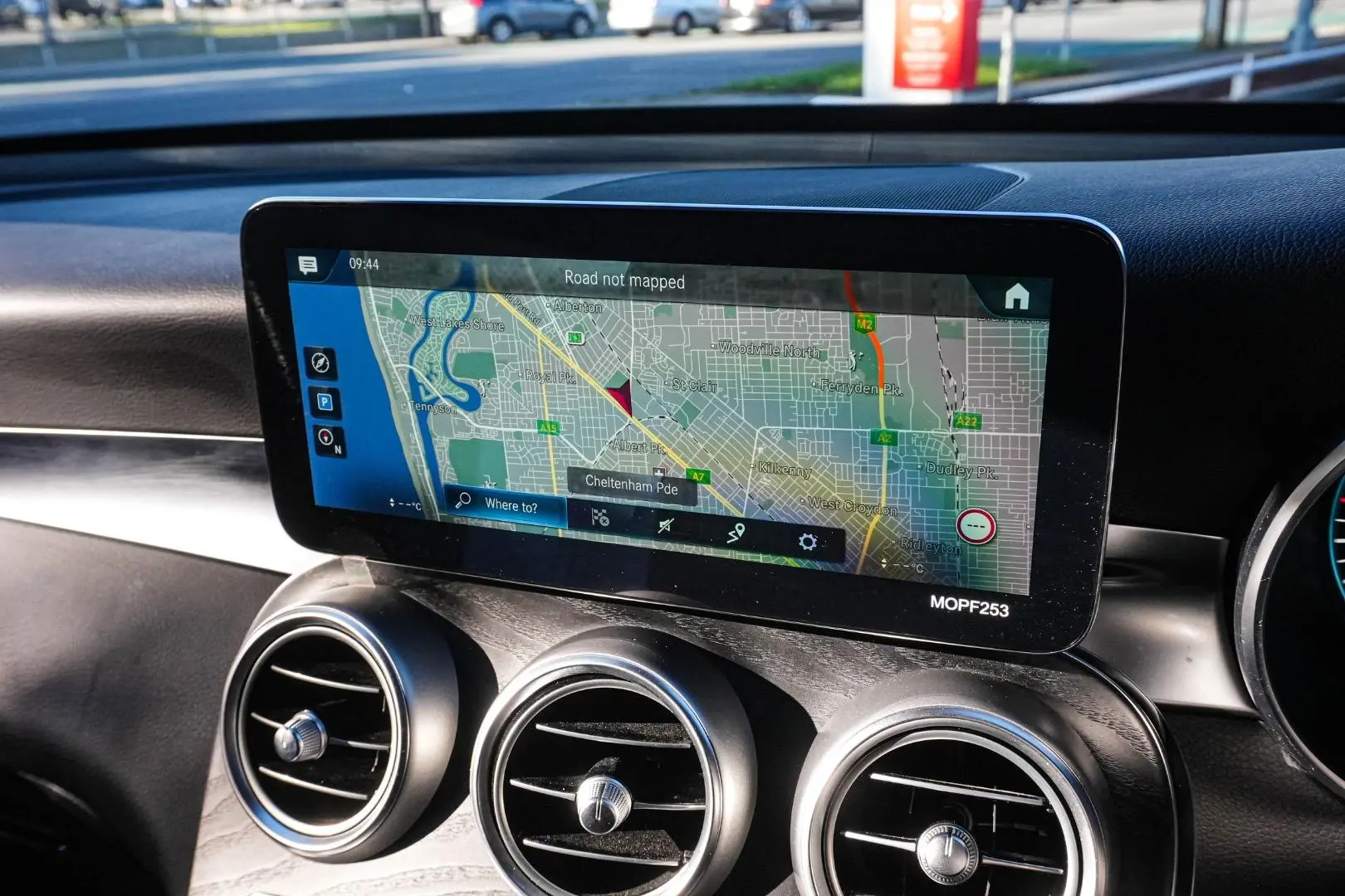 2021 Mercedes-Benz GLC-Class Gallery Image 23