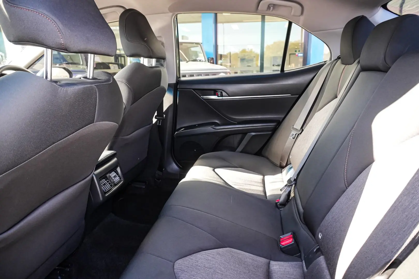 2019 Toyota Camry Gallery Image 8