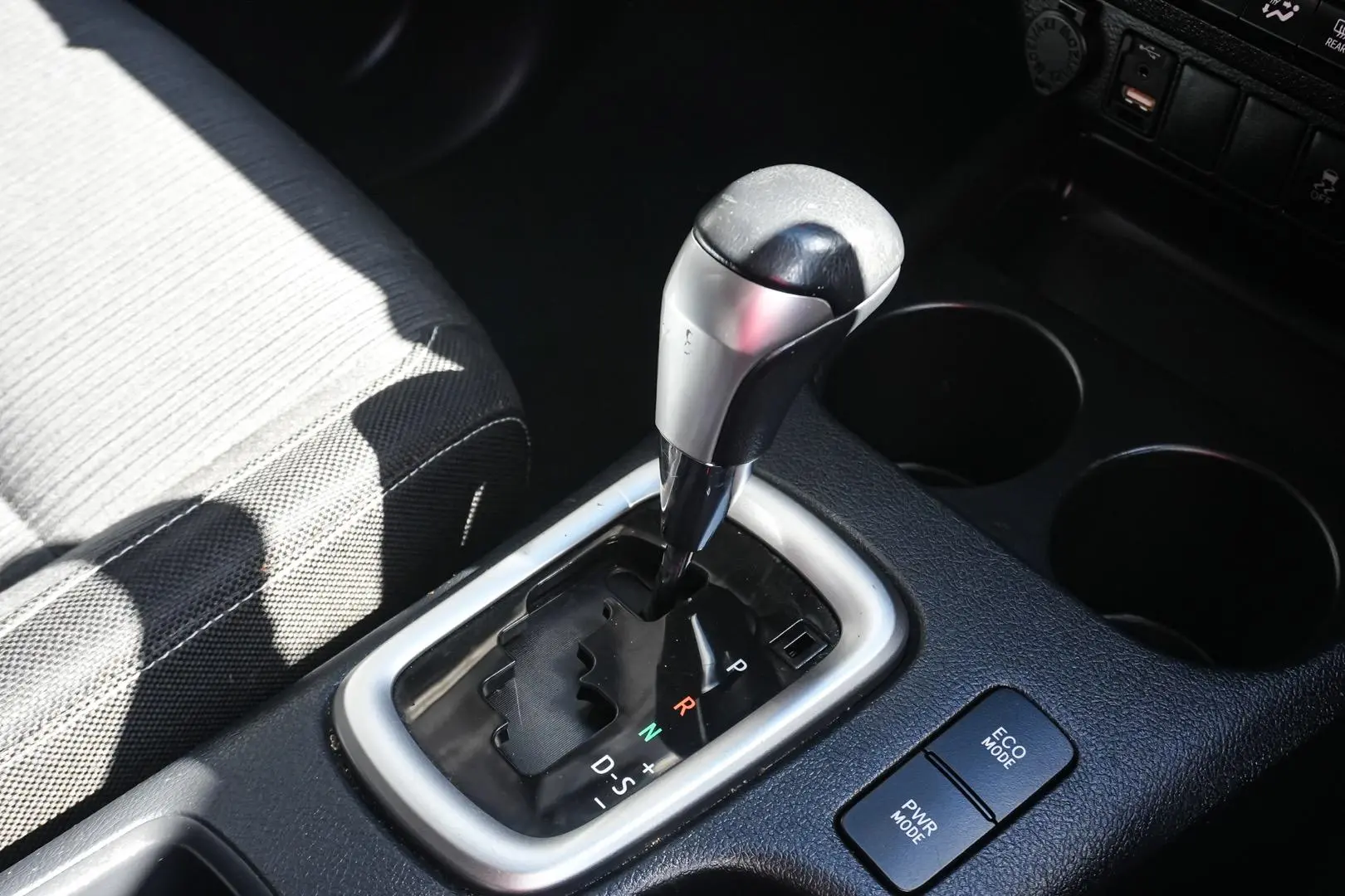 2016 Toyota Hilux Gallery Image 18