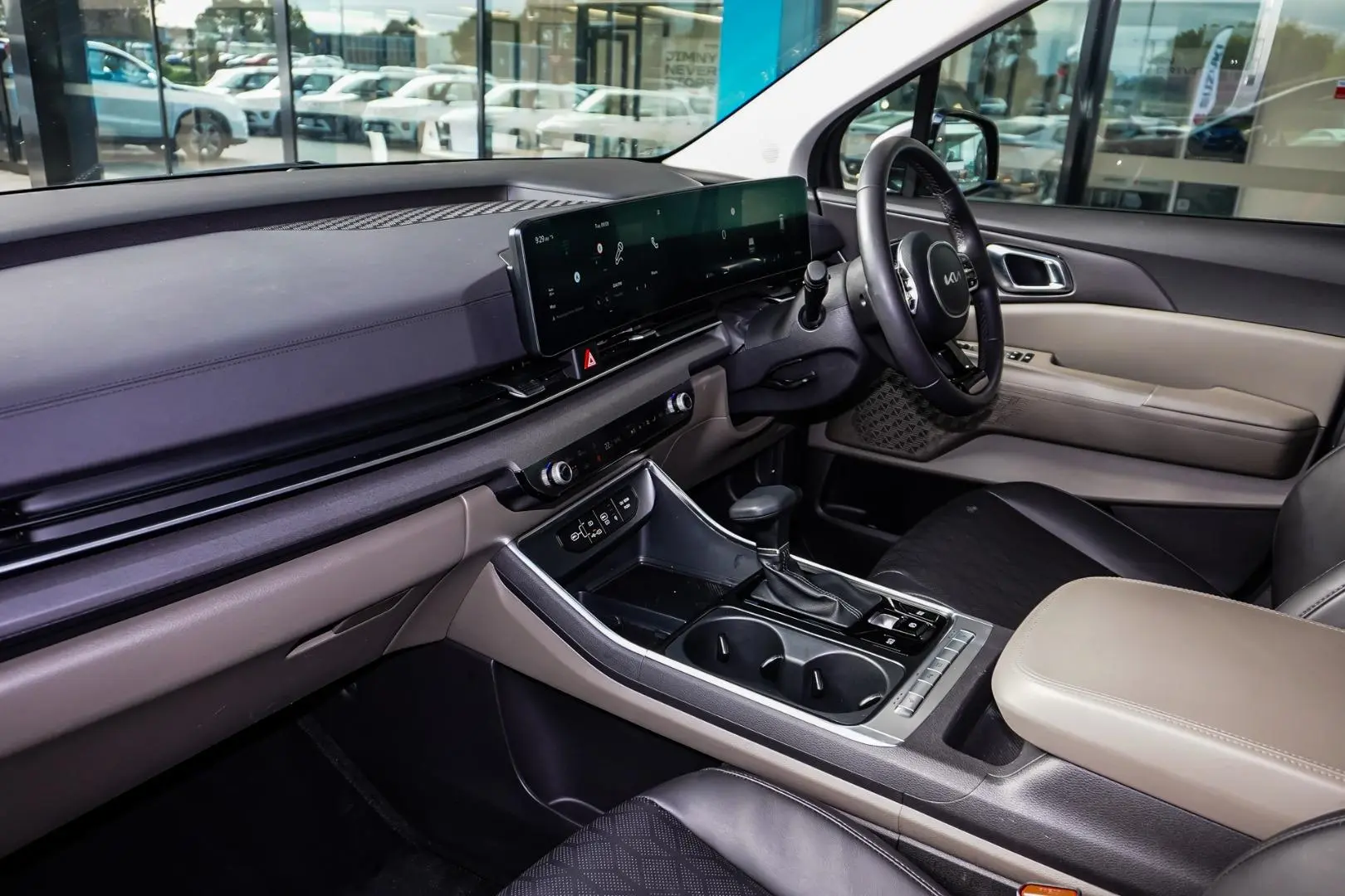 2024 Kia Carnival Gallery Image 11