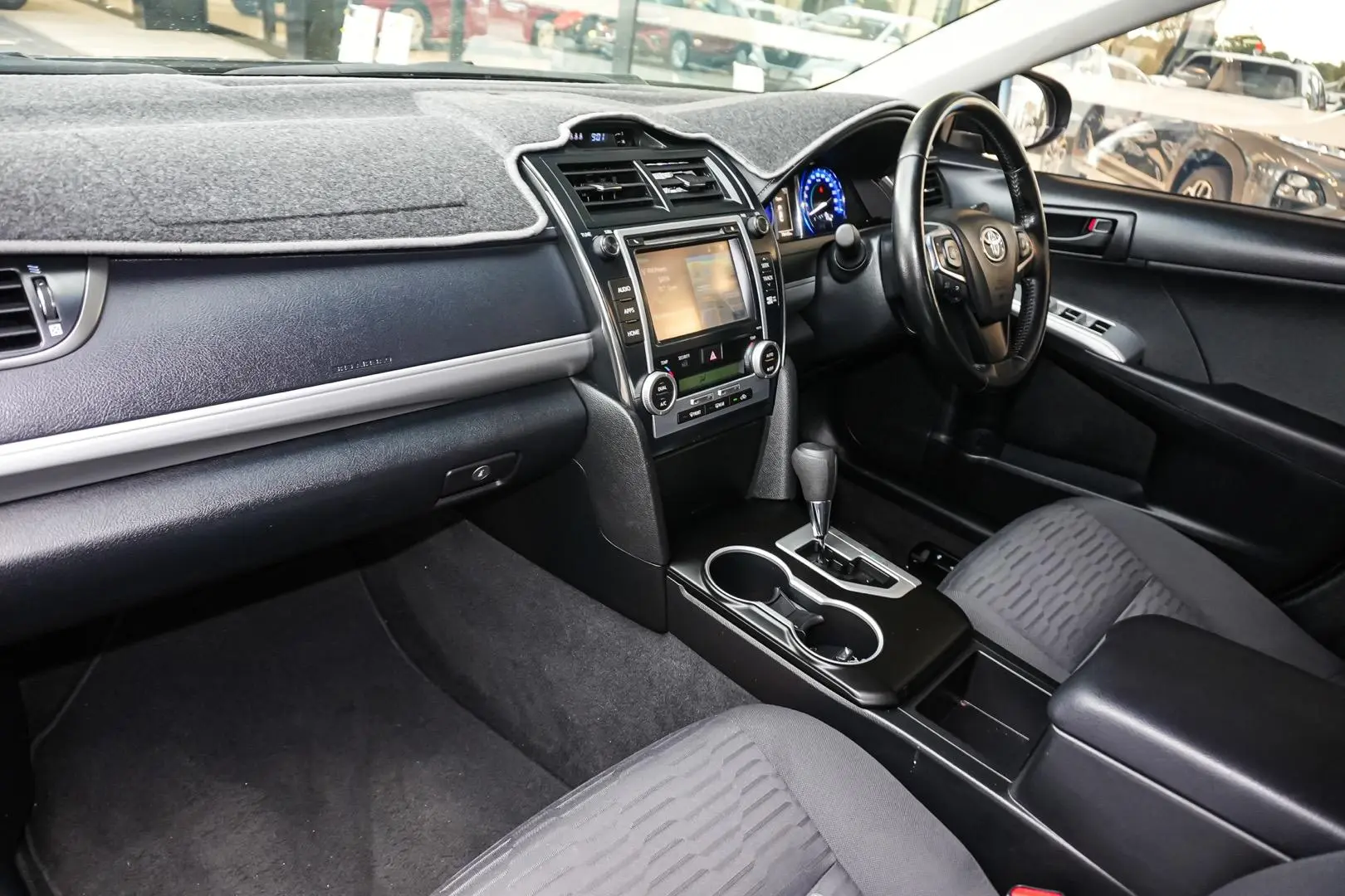 2017 Toyota Camry Gallery Image 10