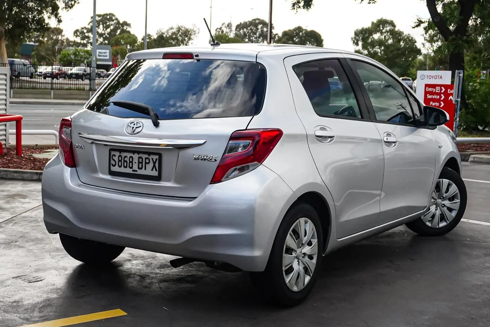 2016 Toyota Yaris Gallery Image 3