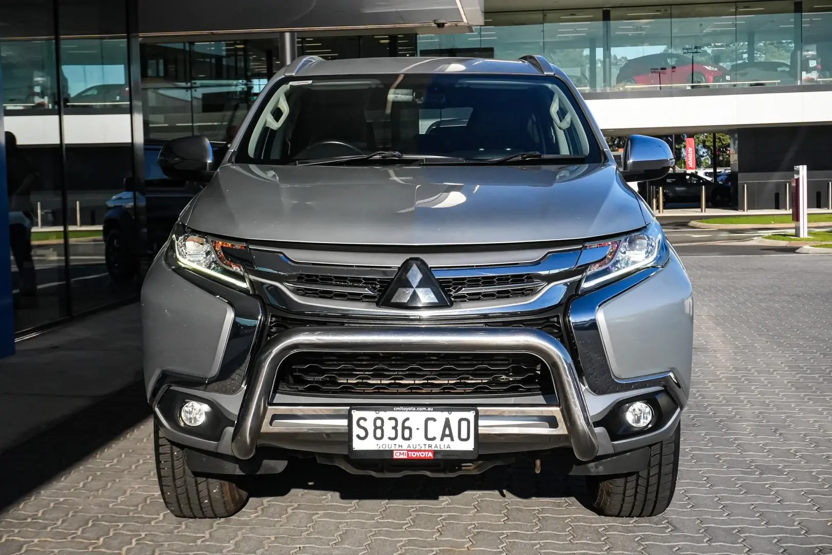 2018 Mitsubishi Pajero Sport Gallery Image 5