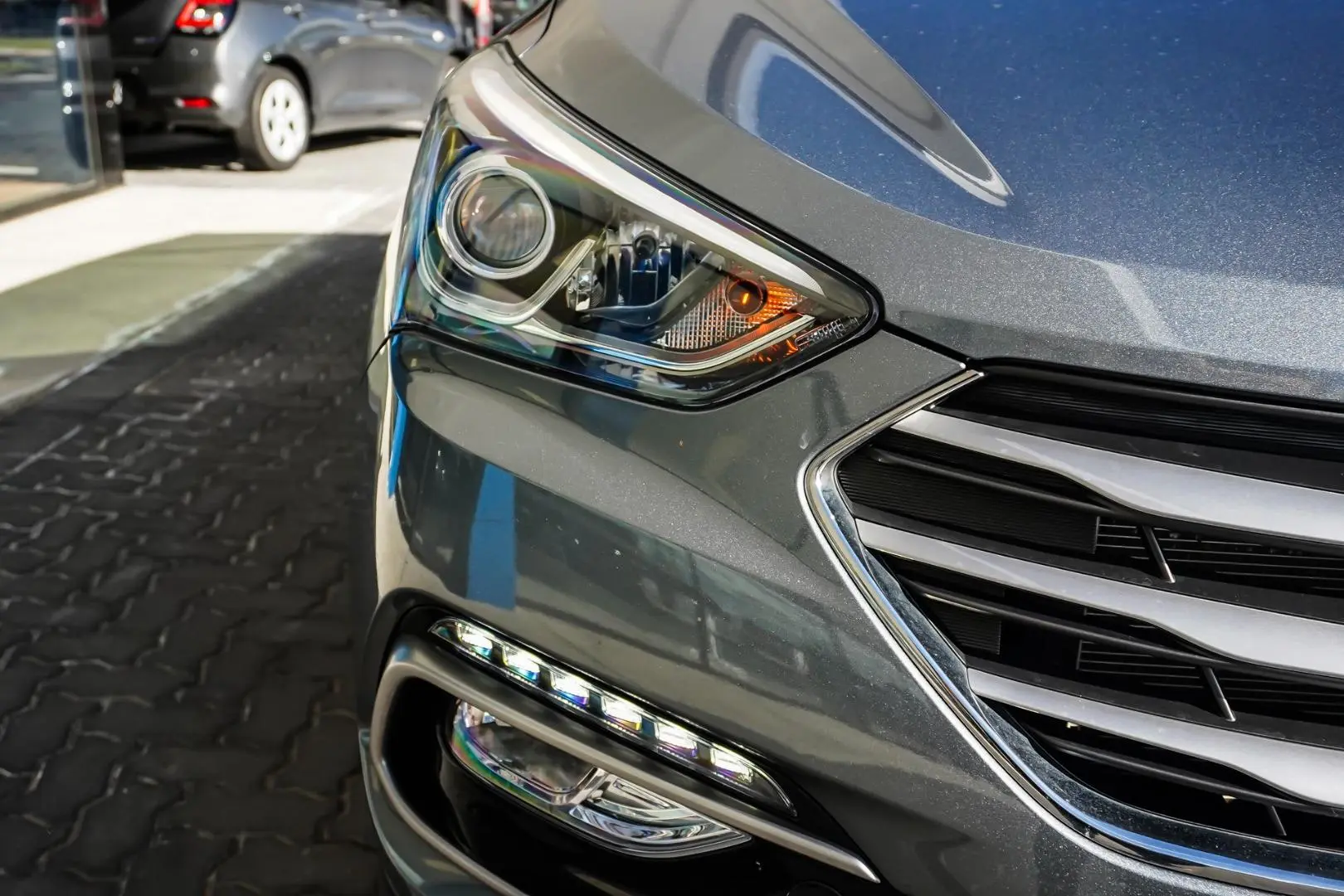 2017 Hyundai Santa Fe Gallery Image 12