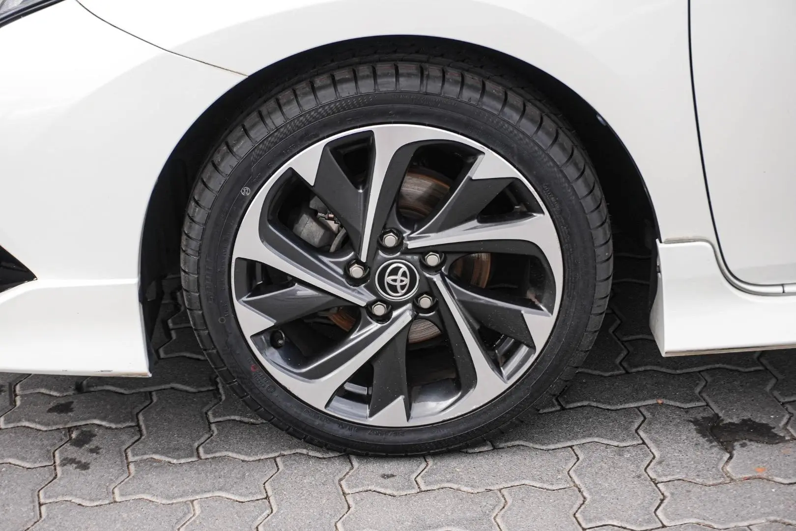 2017 Toyota Corolla Gallery Image 13