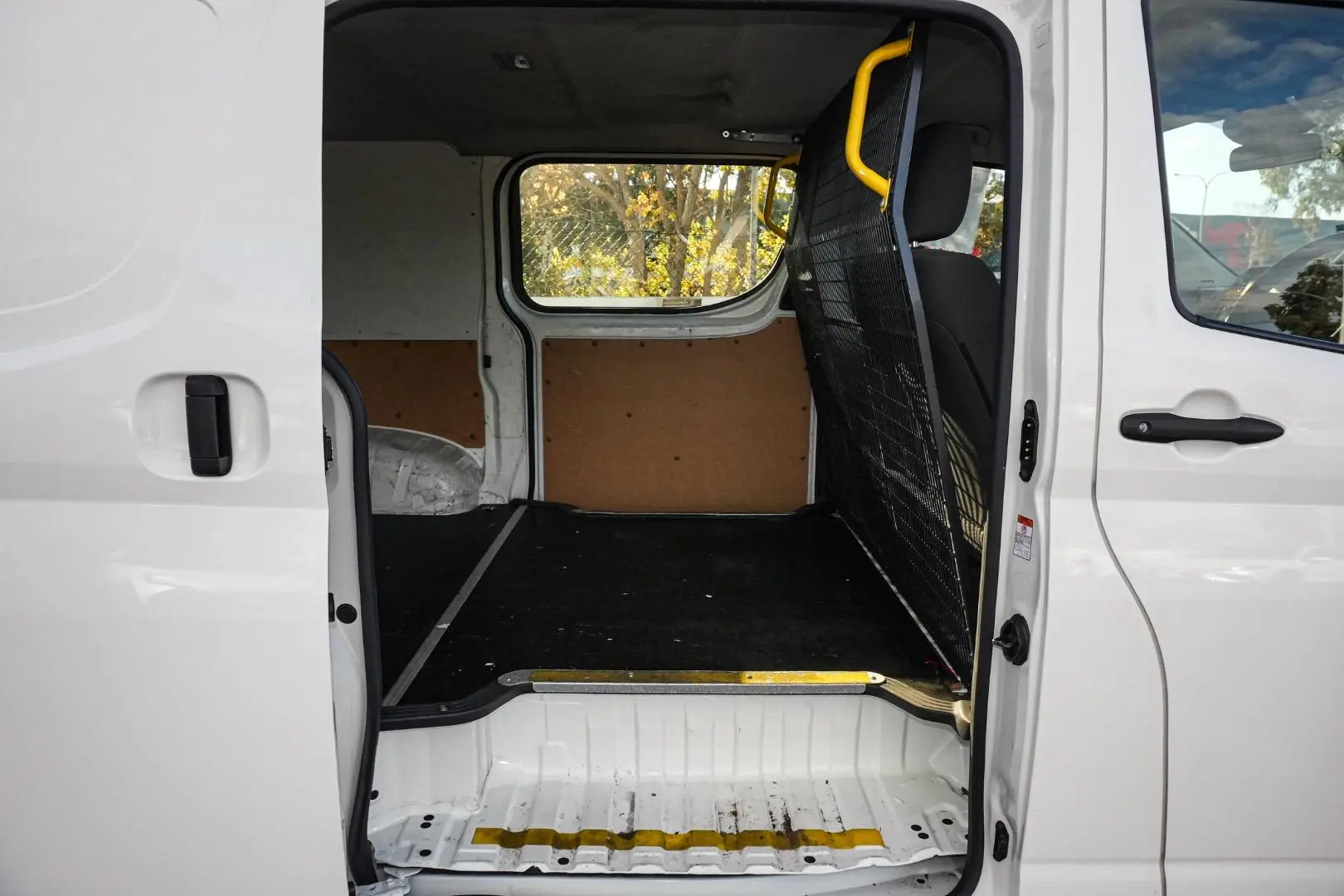 2020 Toyota Hiace Gallery Image 9