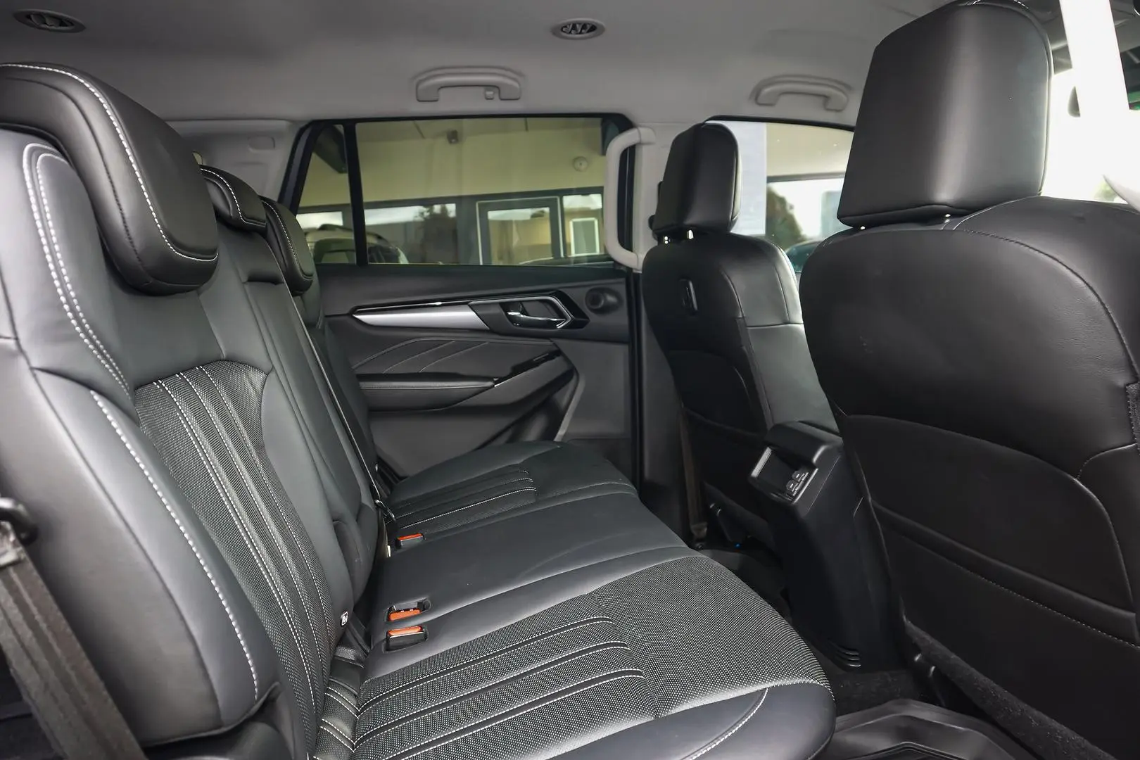 2022 Isuzu MU-X Gallery Image 8