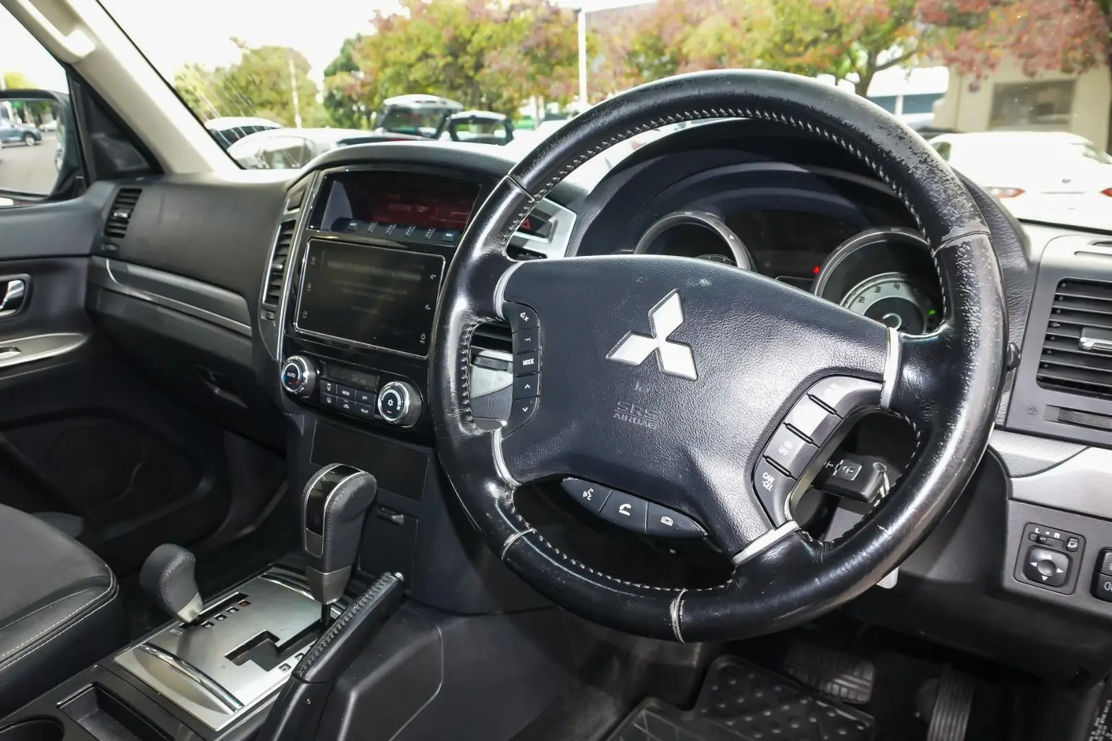 2018 Mitsubishi Pajero Gallery Image 7