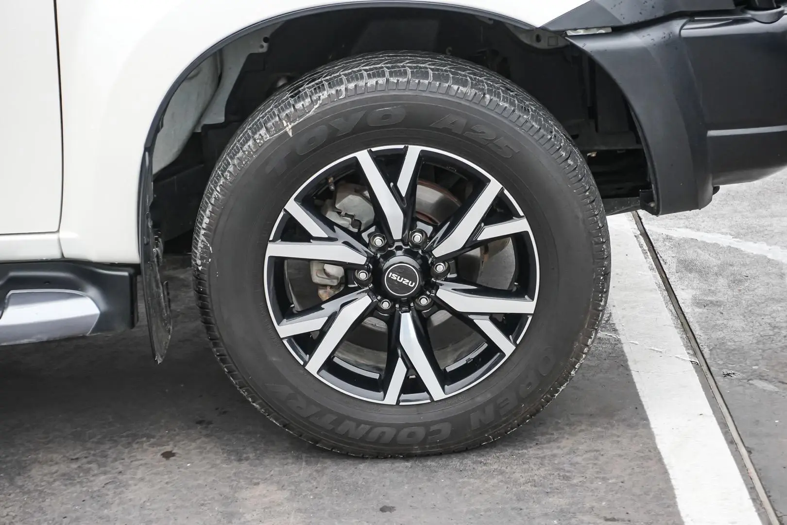2019 Isuzu MU-X Gallery Image 16