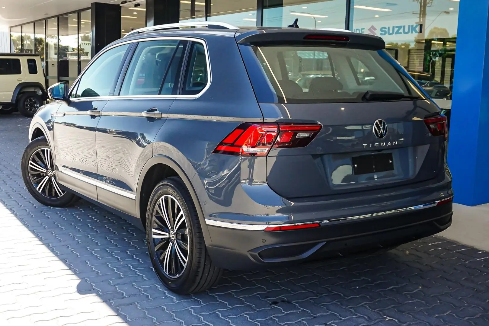 2023 Volkswagen Tiguan Gallery Image 3