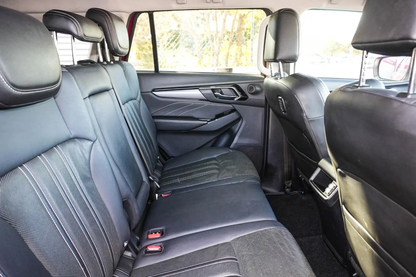 2022 Isuzu MU-X Gallery Image 9