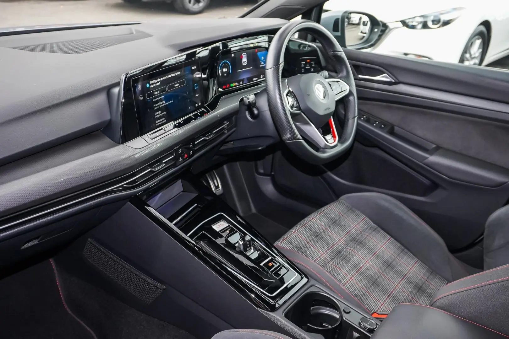 2022 Volkswagen Golf Gallery Image 11