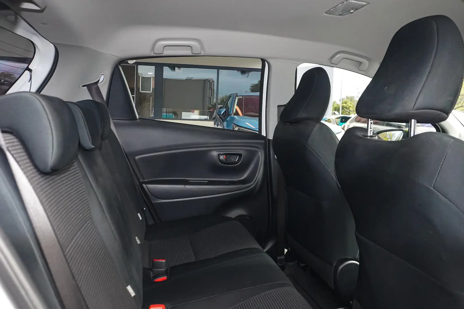 2016 Toyota Yaris Gallery Image 8